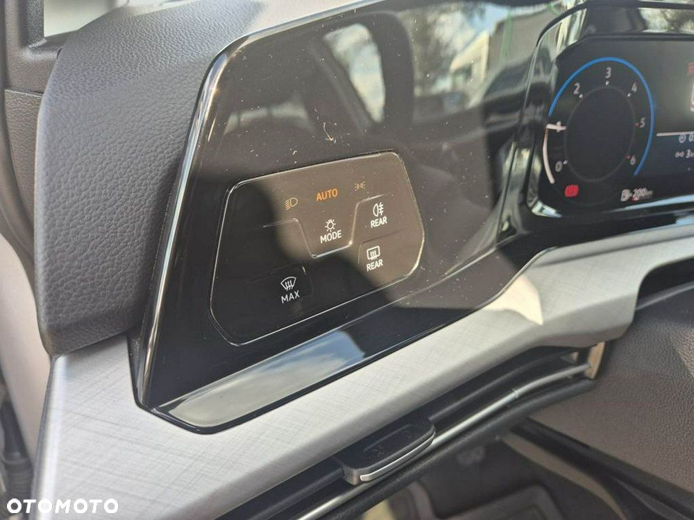 Volkswagen Golf - 22