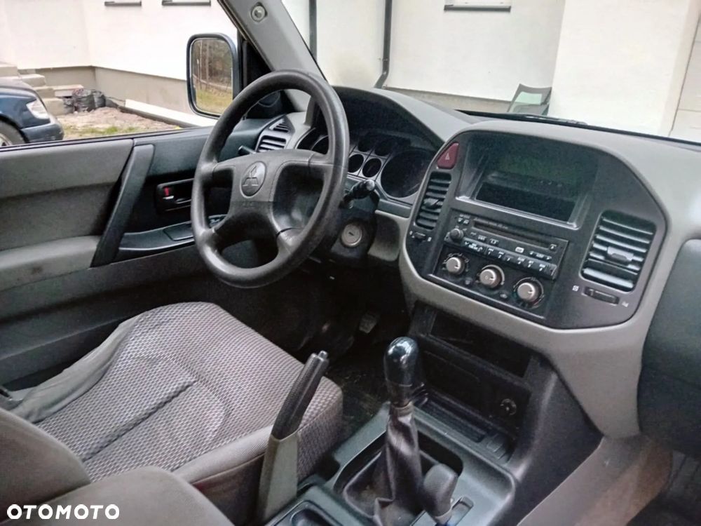 Mitsubishi PAJERO - 17