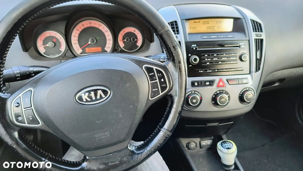 Kia Ceed - 11