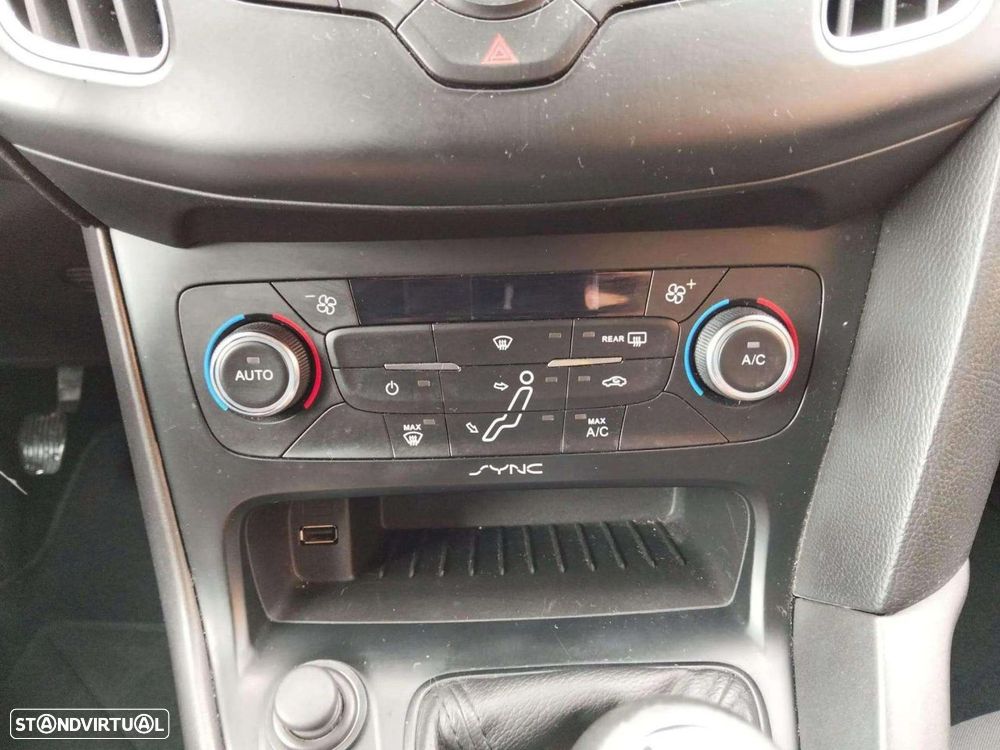 Ford Focus SW 1.0 EcoBoost Business - 18