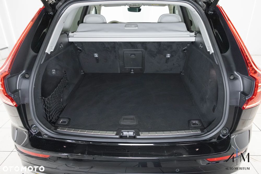Volvo XC 60 B4 D AWD Plus Bright - 33