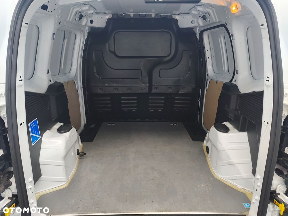 Ford Transit Courier - 18