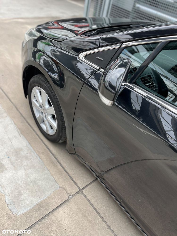 Toyota Avensis 1.6 Comfort - 11