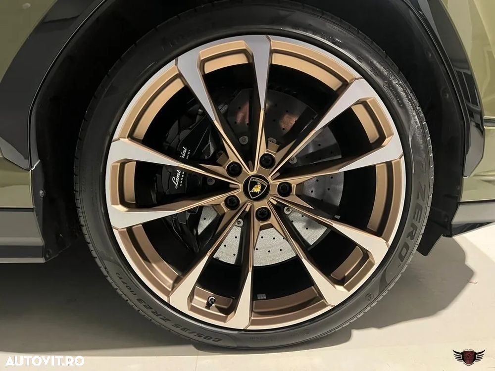 Lamborghini URUS - 8