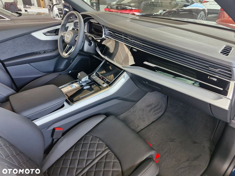Audi Q8 - 10