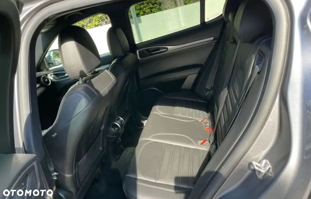Alfa Romeo Stelvio - 18