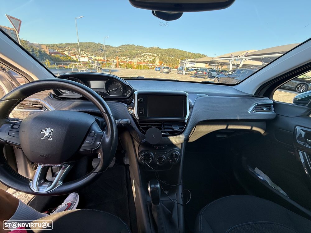 Peugeot 208 1.2 PureTech Signature - 13