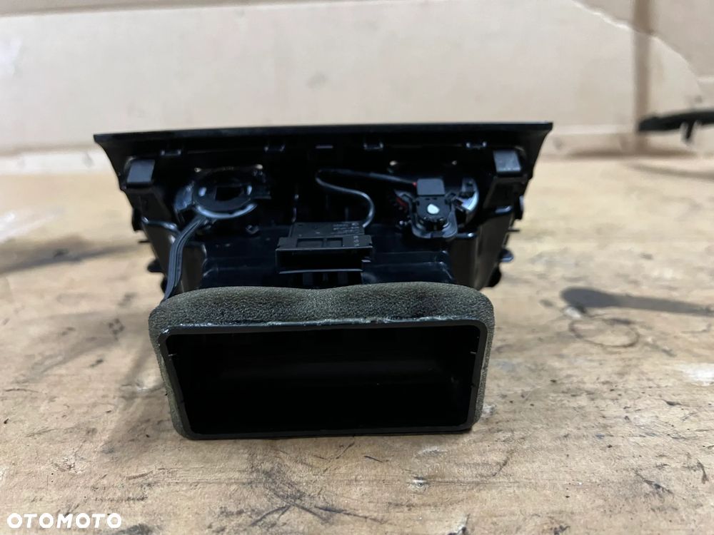 Kratka nawiewu powietrza tył tylna Audi A4 B8 Lift 8K0819203H - 2