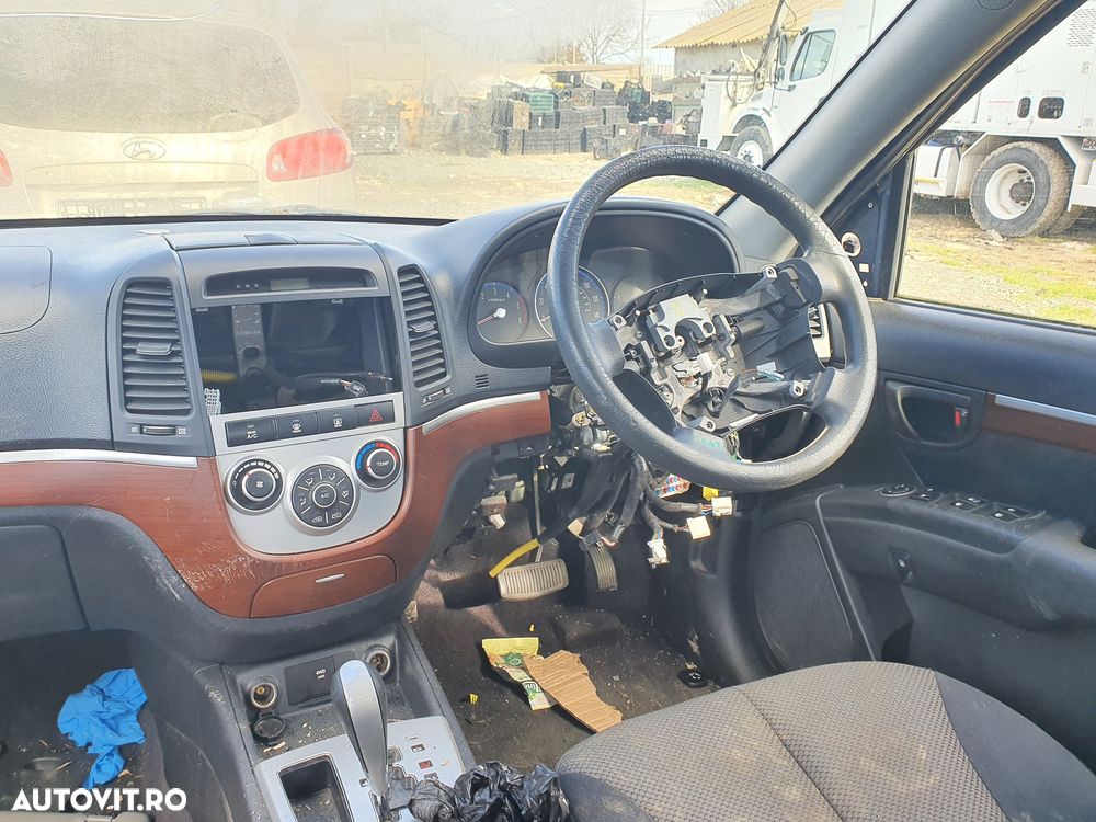 Dezmembrari  Hyundai SANTA FE 2 (CM)  2005  > 0000 2.2 CRDi GLS 4x4 M - 5