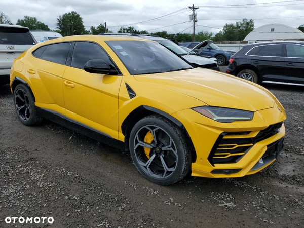 Lamborghini Urus Standard