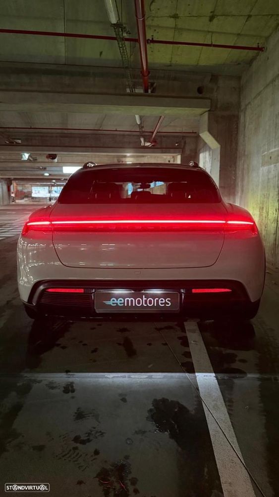 Porsche Taycan Cross Turismo 4 - 20