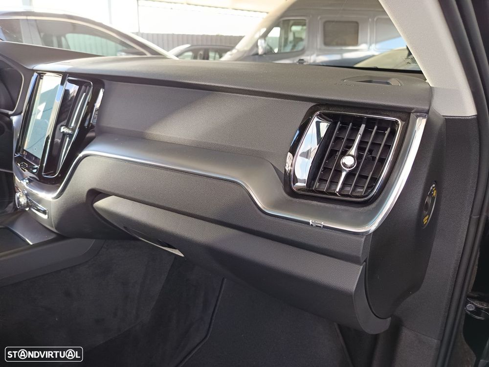 Volvo V60 2.0 T6 AWD TE Essential - 29