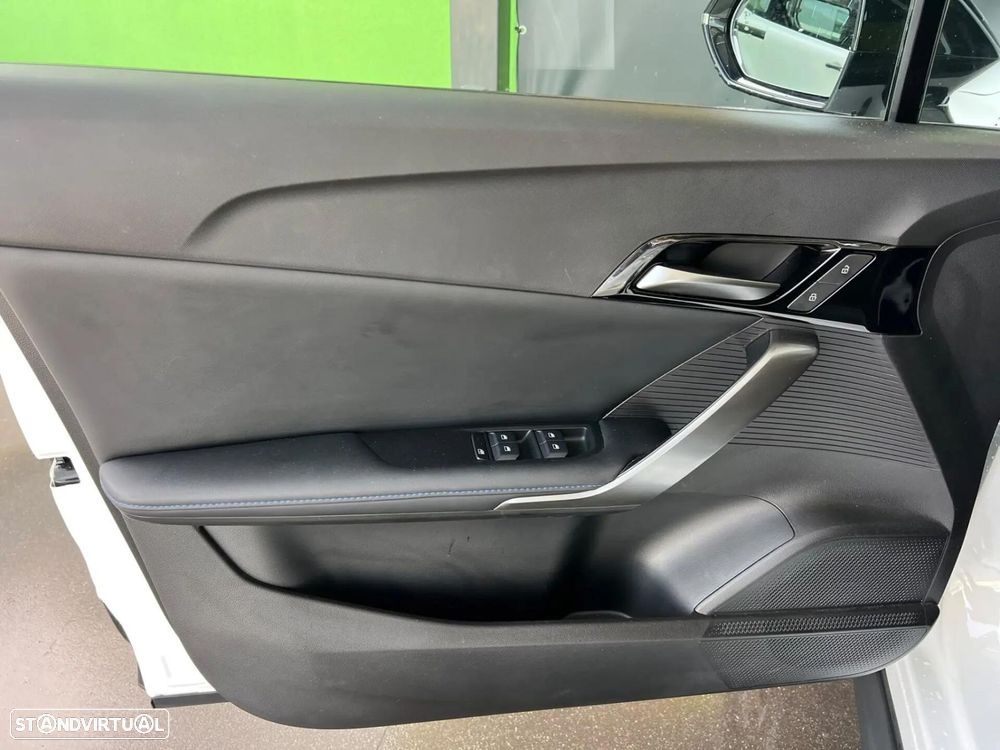 MG MG4 64 kWh Luxury - 12