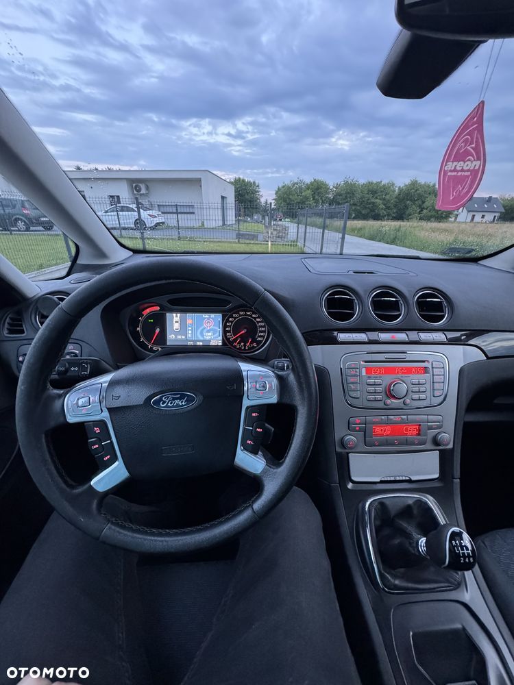 Ford Galaxy - 8