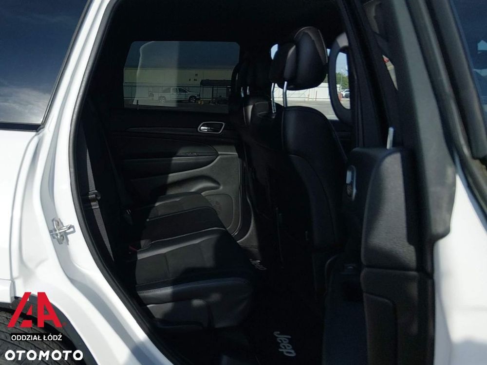 Jeep Grand Cherokee - 12