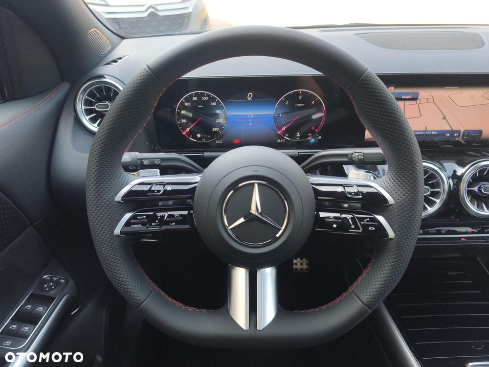 Mercedes-Benz GLA - 15