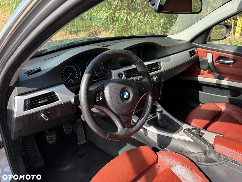 BMW Seria 3 330d DPF Touring - 12