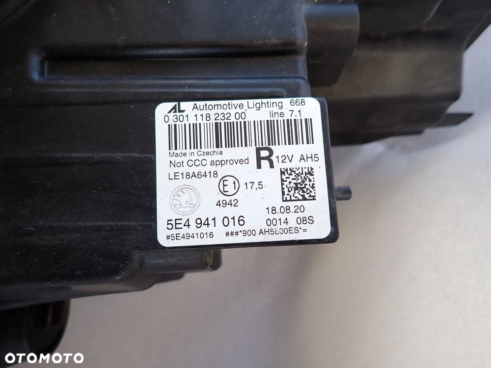 SKODA OCTAVIA IV LAMPA PRAWY PRZÓD 5E4941016 - 3