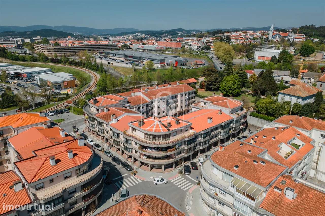 T2 Renovado com Garagem em Urgezes – Junto ao Centro de Guimarães! - Grande imagem: 2/23