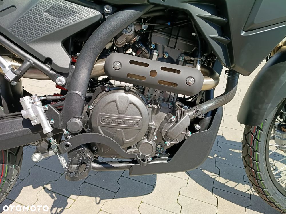 QJMOTOR SRT 300DX - 13