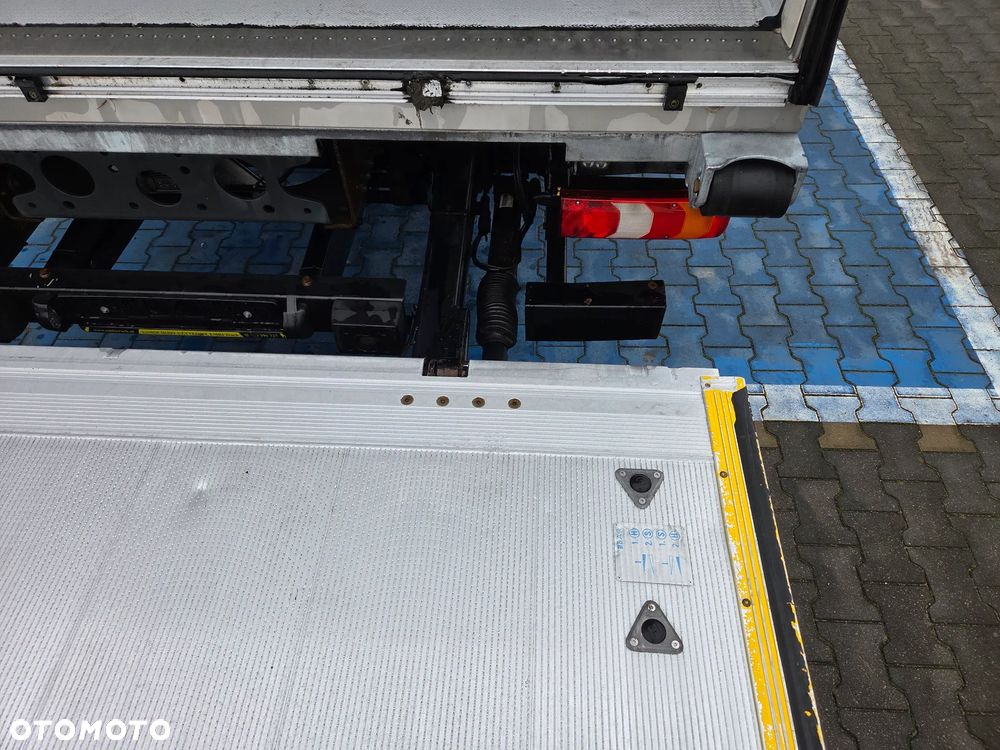 Mercedes-Benz atego antos - 32