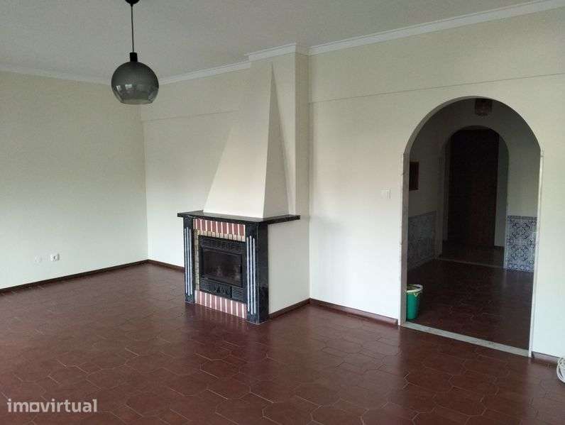 Arrenda-se T3 renovado em Odivelas com garagem - Grande imagem: 3/8