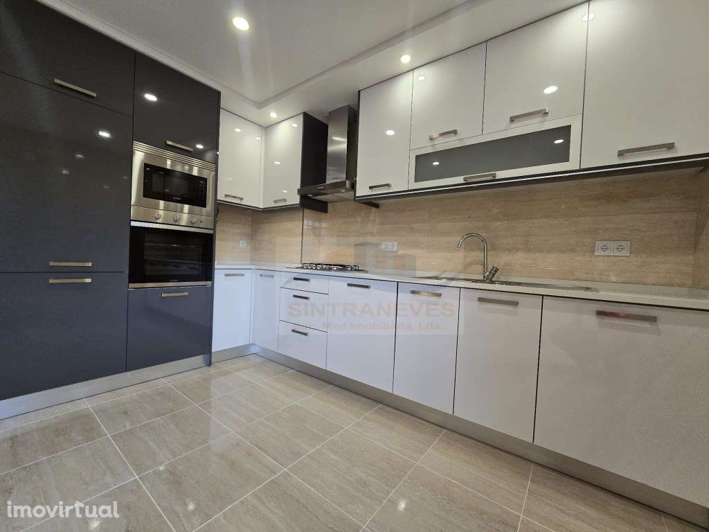 Fantástico T3 com áreas muito bem distribuídas excelente localizaçã... - Grande imagem: 2/33