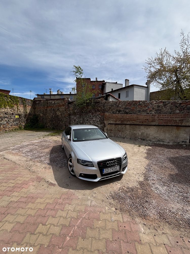 Audi A4 Limousine - 4