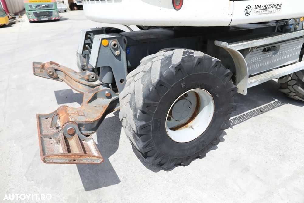 Liebherr A910 Compact - 10