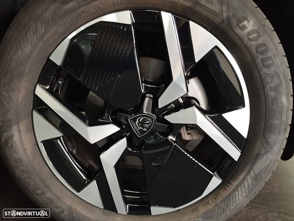 Peugeot 2008 1.2 PureTech Allure - 12