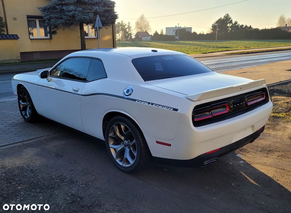 Dodge Challenger - 4