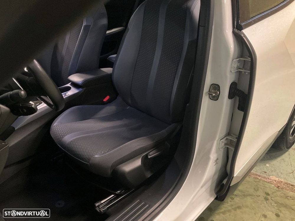 Peugeot 2008 PureTech 130 EAT8 Allure Pack - 8