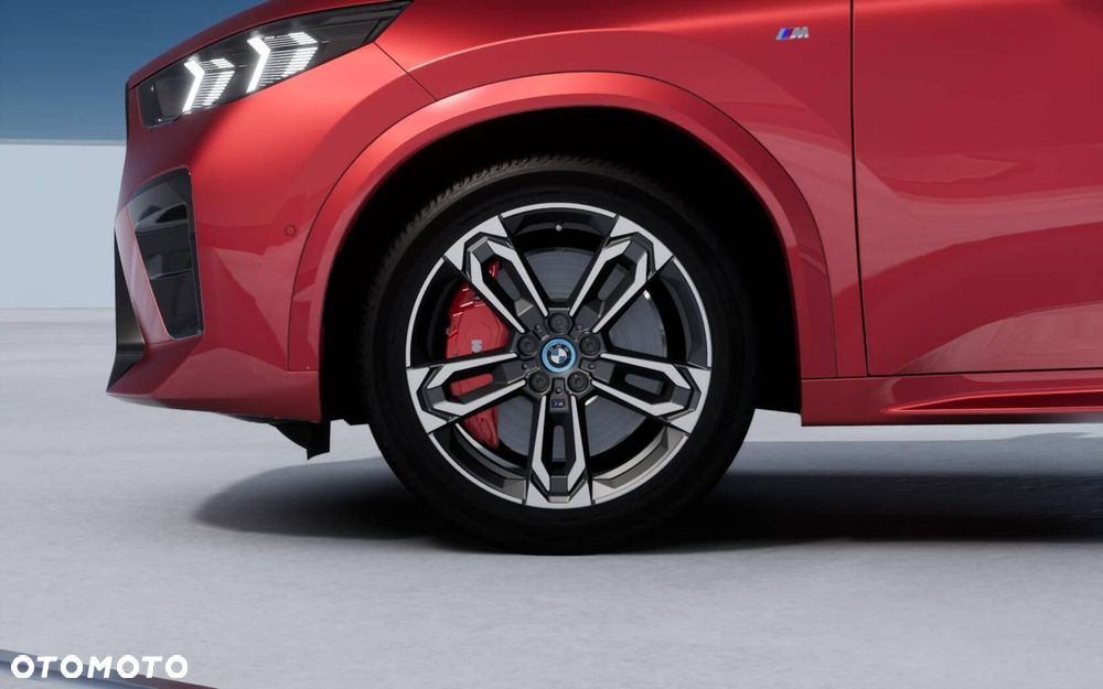 BMW iX2 eDrive20 66.5kWh M Sport - 4
