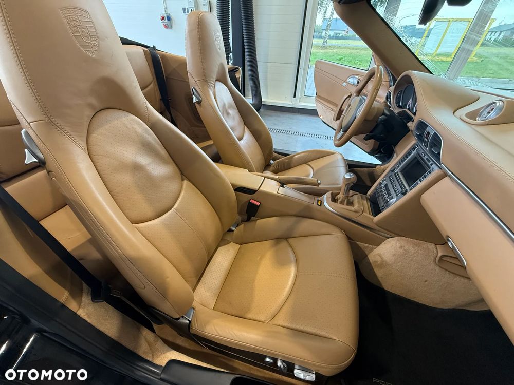 Porsche 911 Carrera 4 S - 16