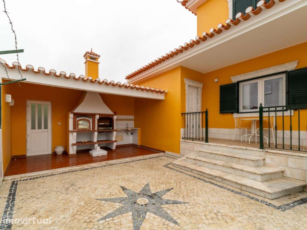 Moradia T4+1 localizada no bairro do 'Casal Novo'. - Grande imagem: 2/38