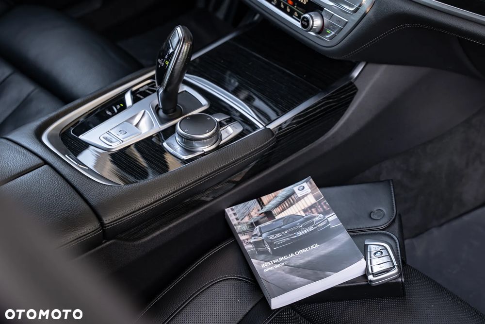 BMW Seria 7 740d xDrive sport - 40