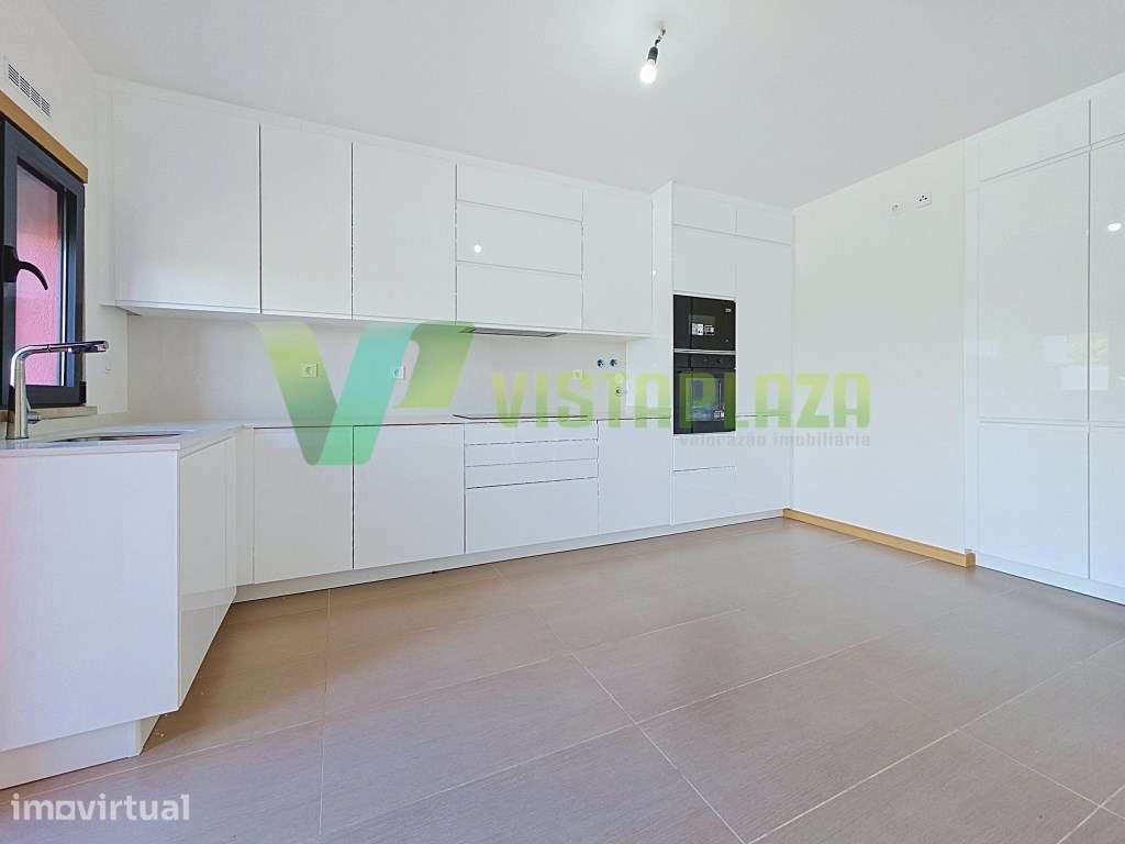 Moradia T3 com Piscina, Garagem box, Privativo na Guia-Albufeira - Grande imagem: 2/38