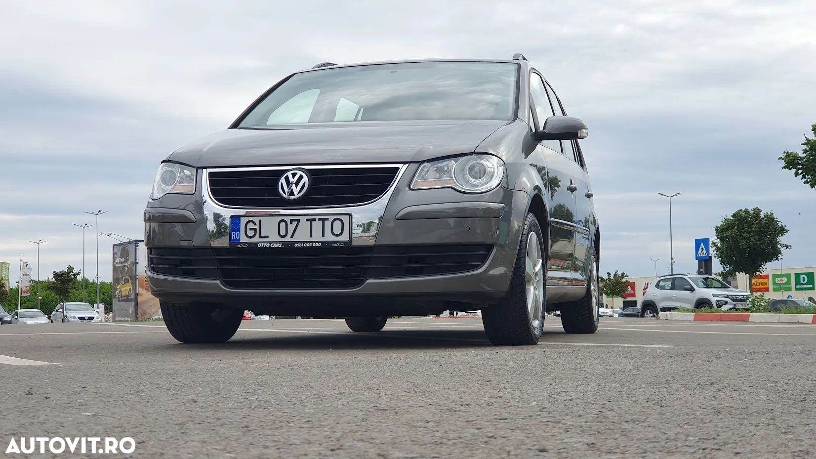 Volkswagen Touran 1.9 TDI DSG United - 14