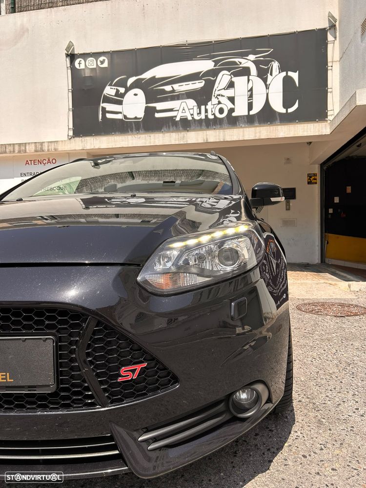 Ford Focus Turnier 2.0 EcoBoost ST c/ Pack Pele Desportiva - 9
