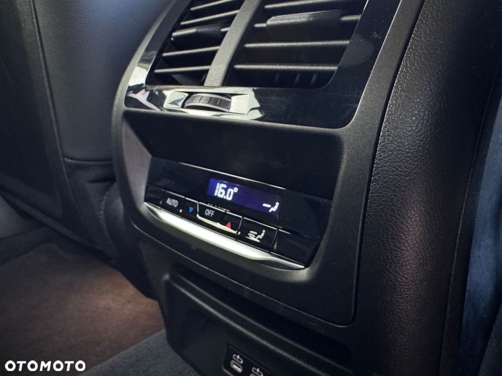 BMW X3 xDrive20d Advantage - 11