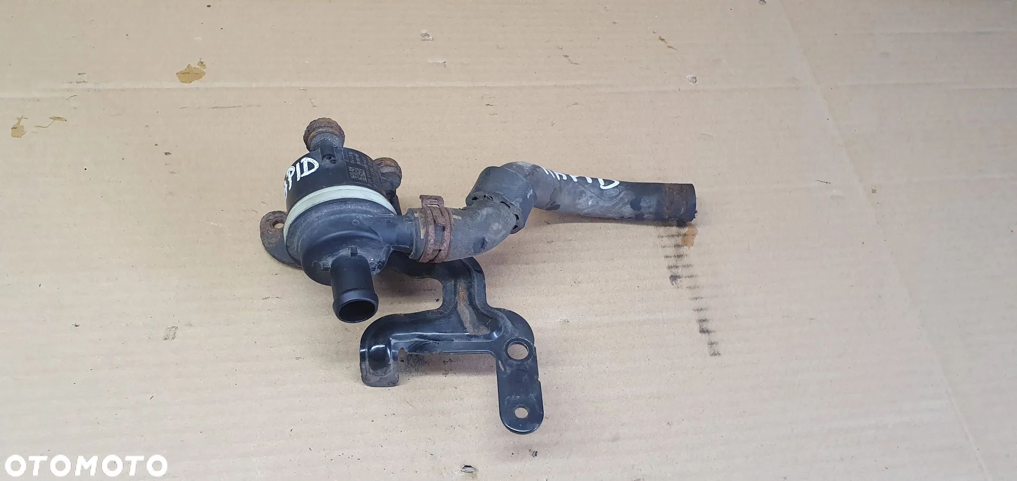 Dodatkowa pompka obiegu wody elektrozawór Skoda Rapid 1.6 TDI 6R0965561A - 1