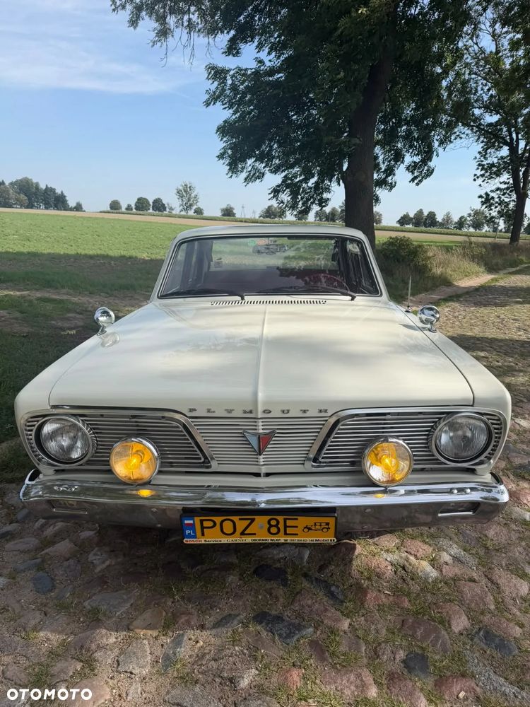Plymouth Valiant - 1
