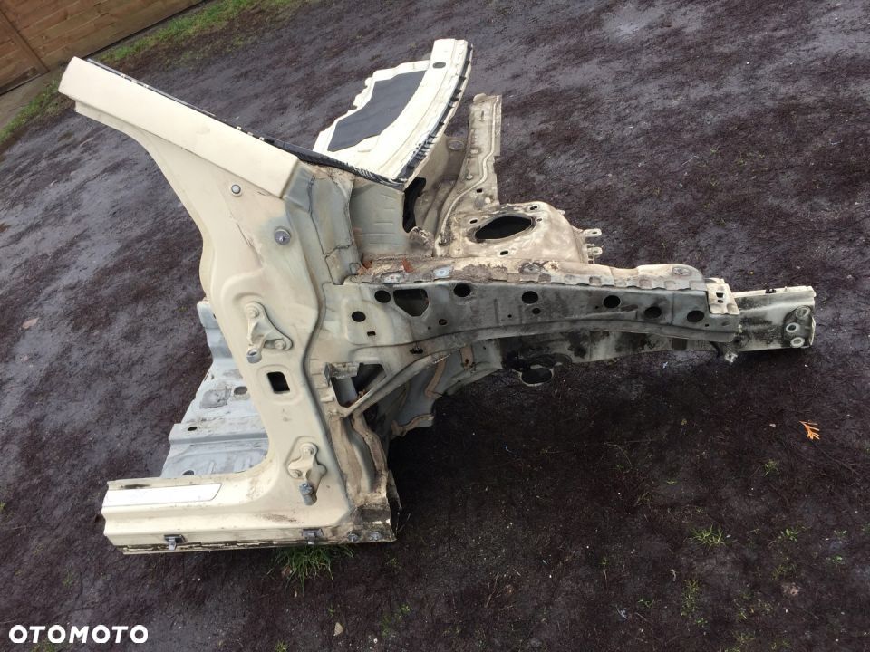 MERCEDES W 246 cwiartka prawa lewa przod 650 - 1