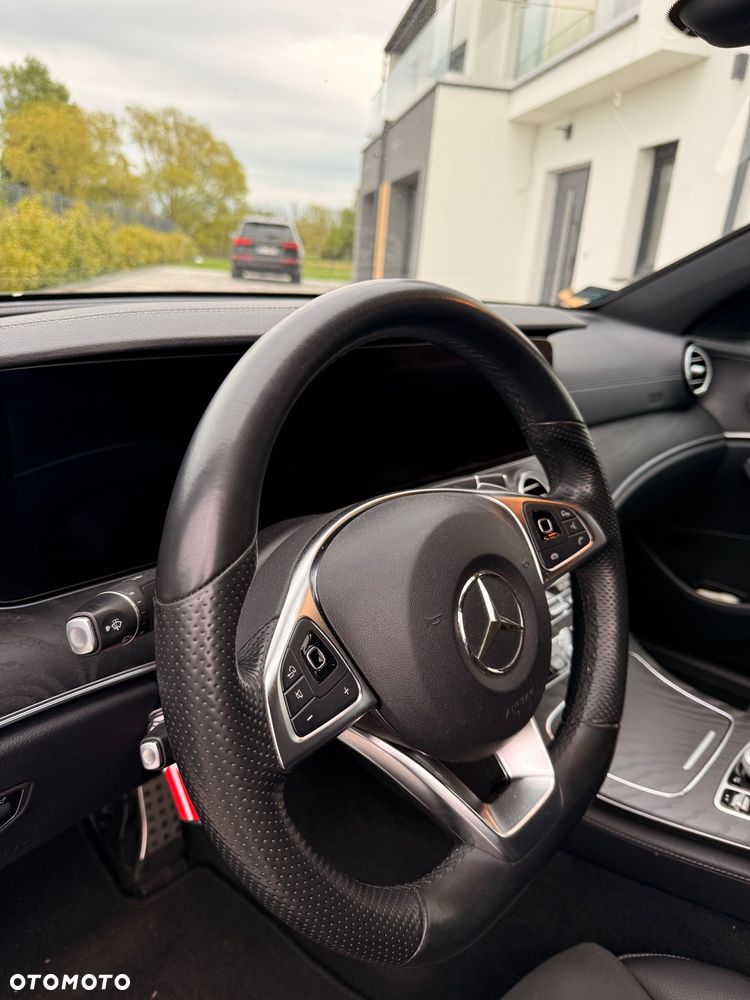 Mercedes-Benz Klasa E 220 d 4-Matic 9G-TRONIC - 12