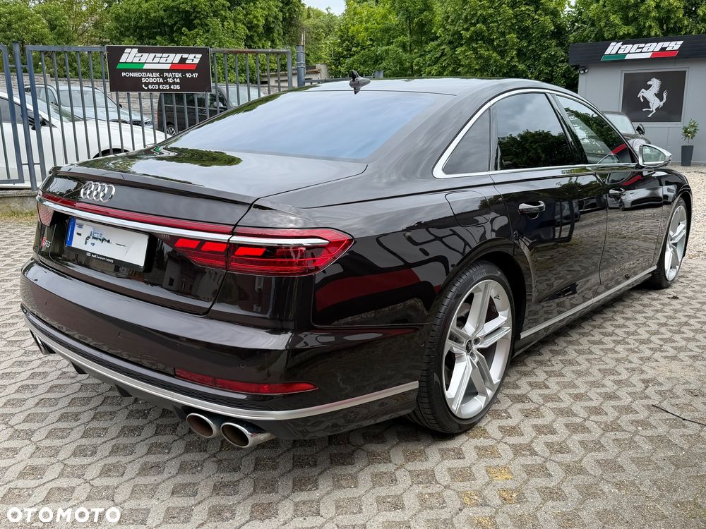 Audi S8 - 6
