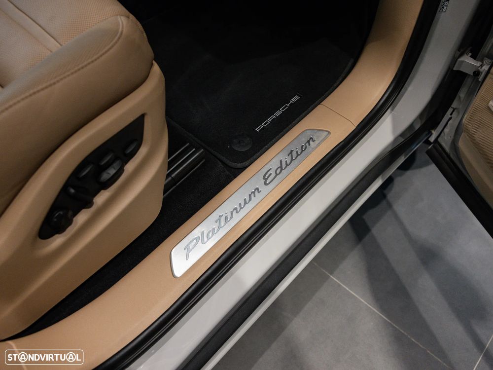 Porsche Cayenne Coupé E-Hybrid Platinum Edition - 47