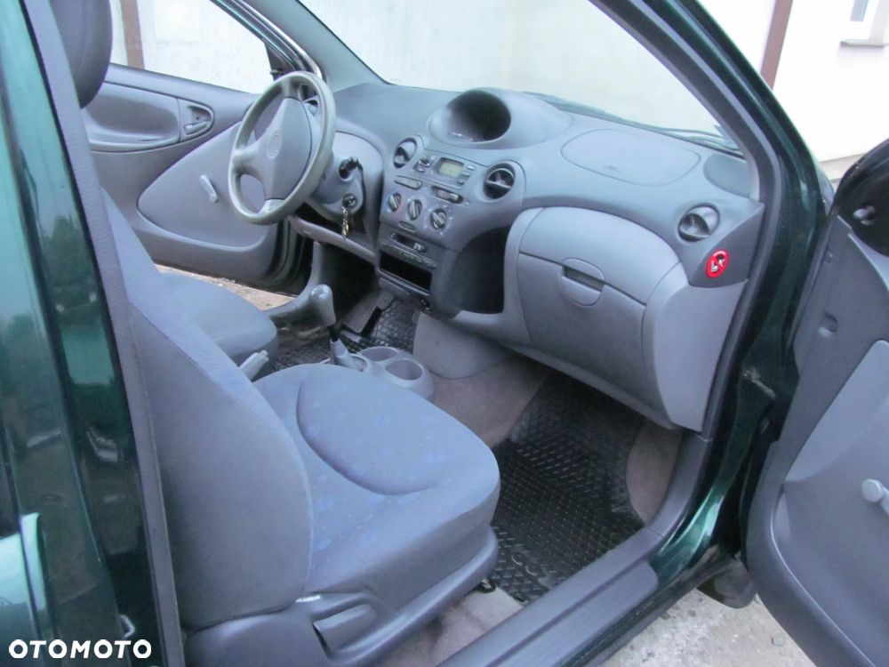 Toyota Yaris 1.0 Terra - 11