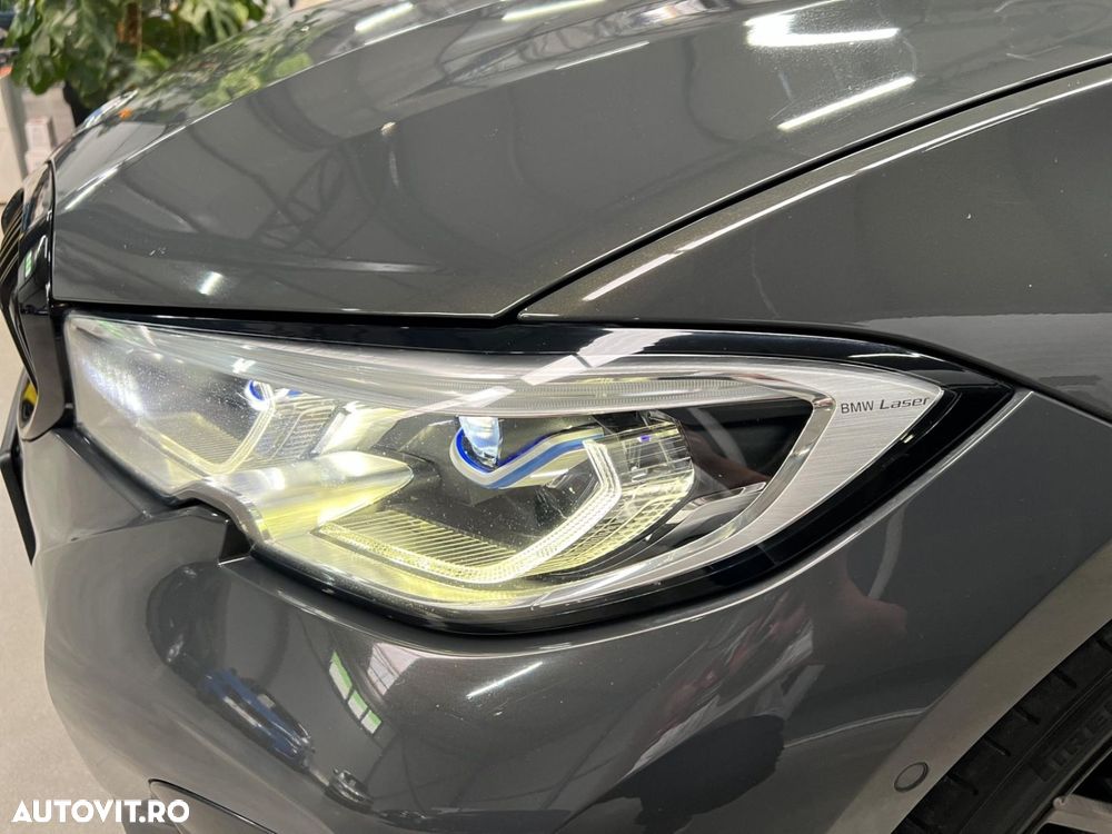 BMW Seria 3 330e Aut. M Sport - 39