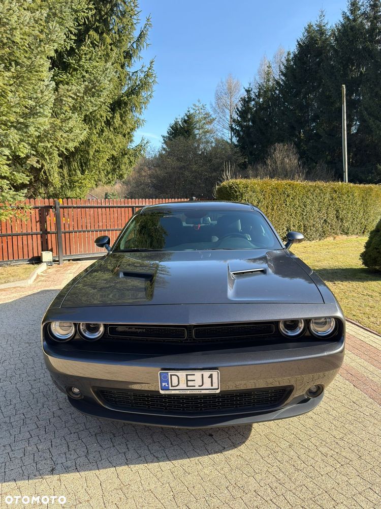 Dodge Challenger - 2