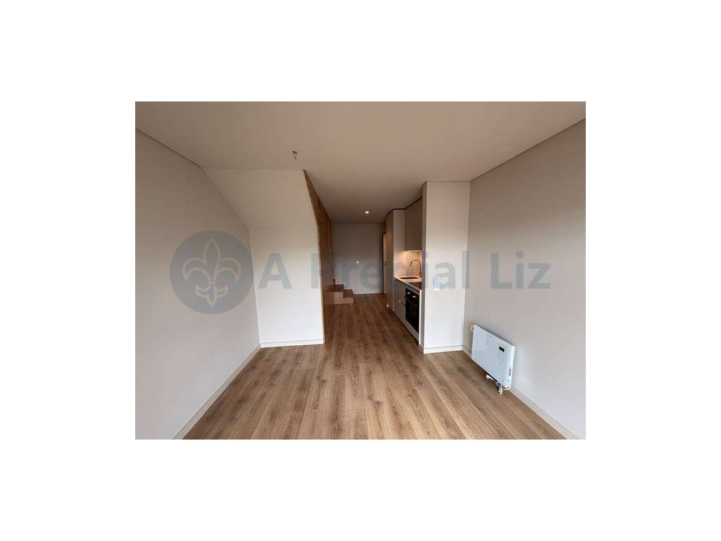 Apartamento T1 Duplex - junto à Rotunda da Boavista / Casa da Musica - Grande imagem: 2/16